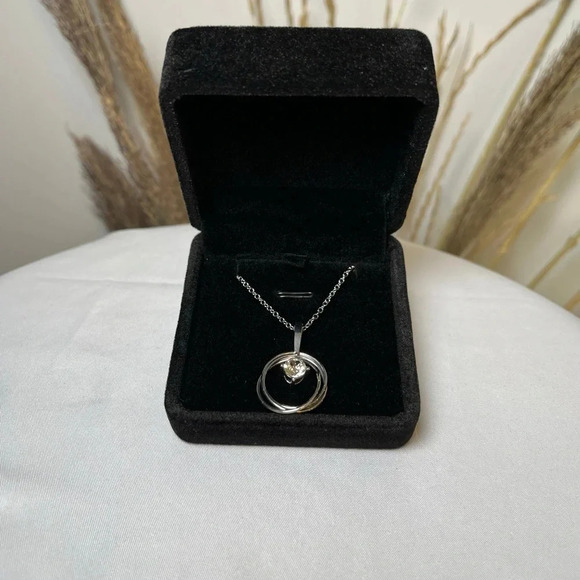 Swarovski and Yves Rocher crystal necklace - Picture 2 of 8